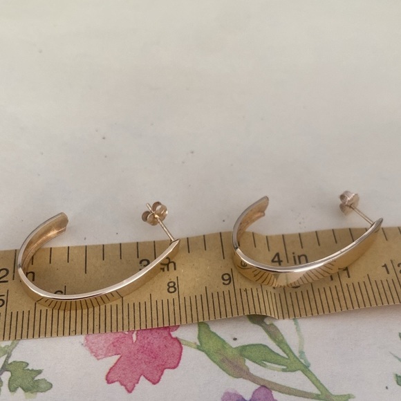 Solid 14K Gold Vintage Half Hoop Posts With Butterfly Closure Earrings. - Picture 10 of 11